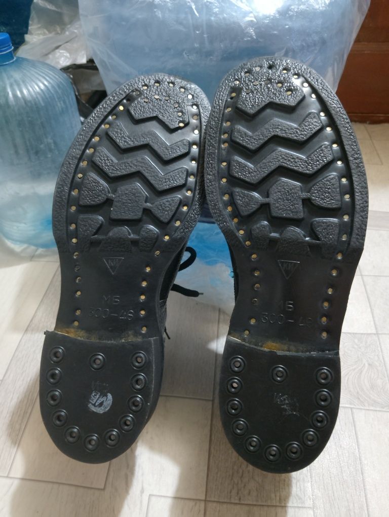 Продам рабочие ботинки