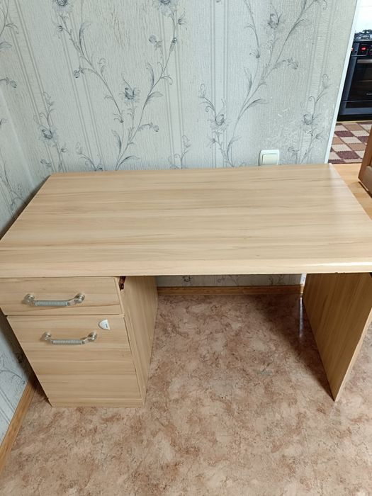 Продам письменный стол