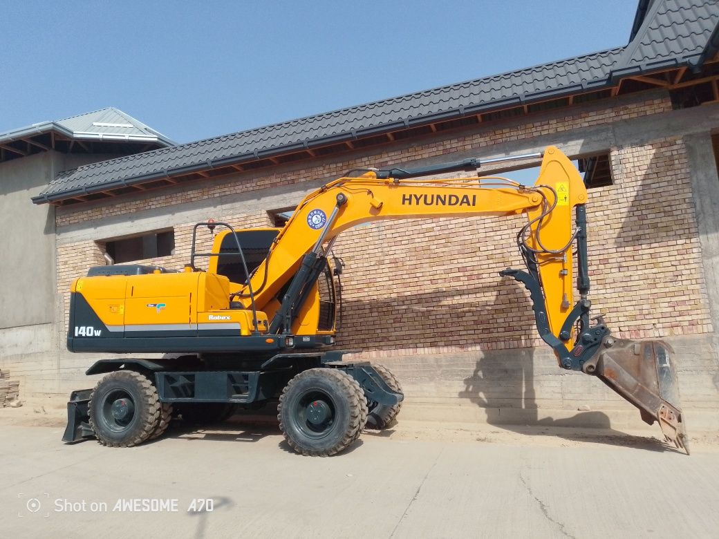 Ekskavator Hyundai sotiladi yili 2015