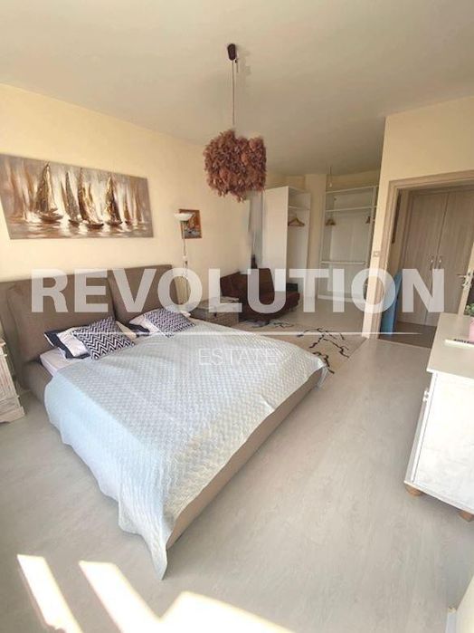 Тристаен апартамент в м-т района на Ален Мак!