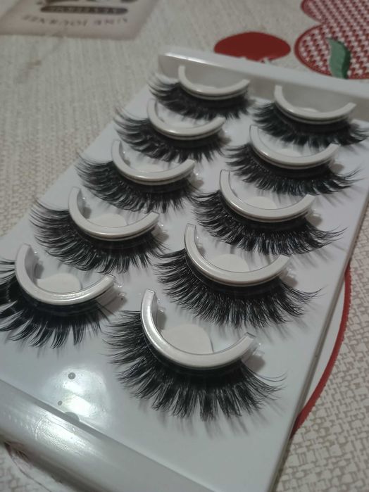 Самозалепващи изкуствени мигли