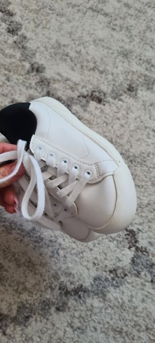 Vând adidași Zara nr. 26 în stare foarte bună