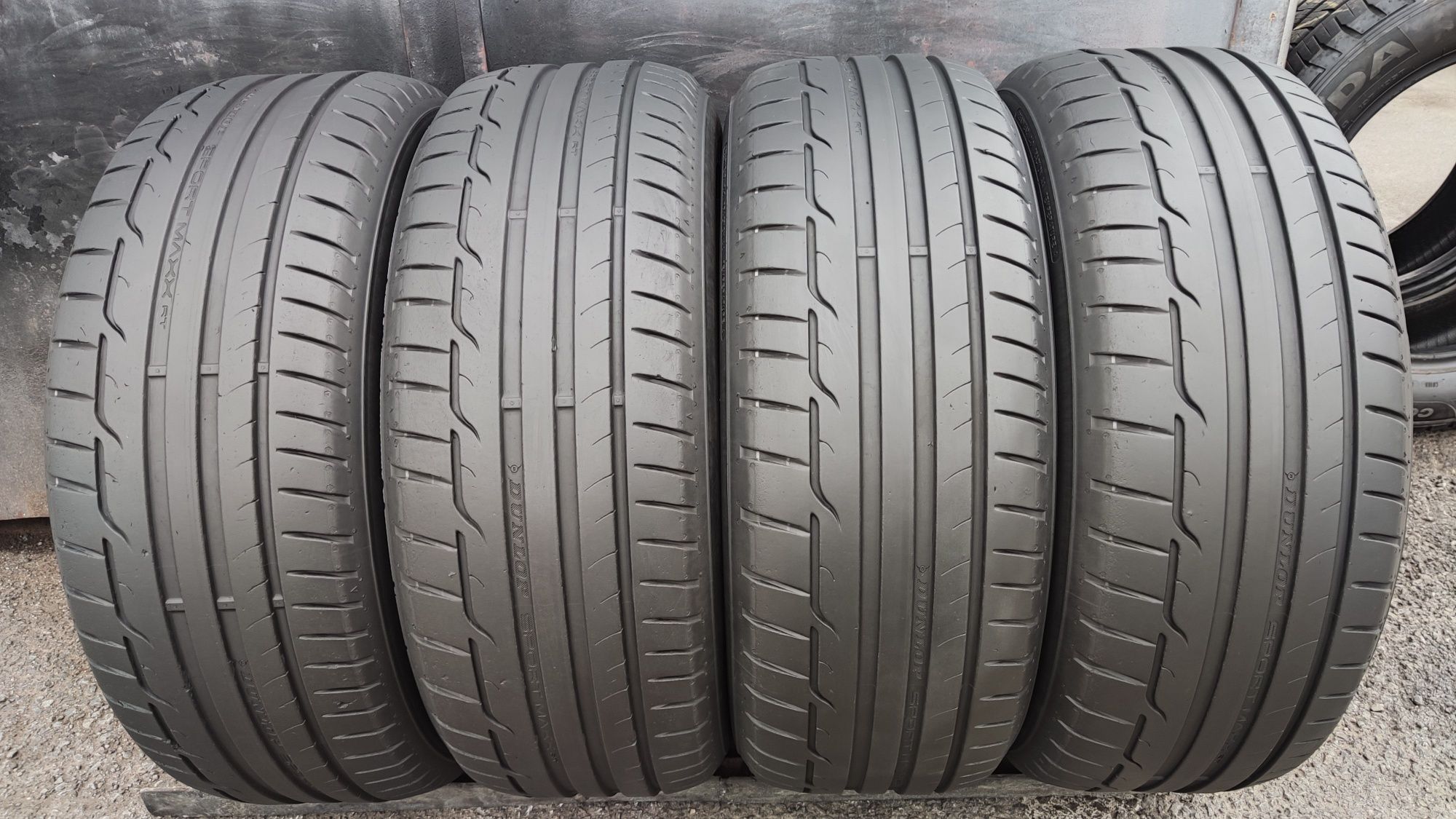 4бр. летни гуми 205/55/16 Dunlop Sport Maxx RT
dot22
6.9mm
Много добро