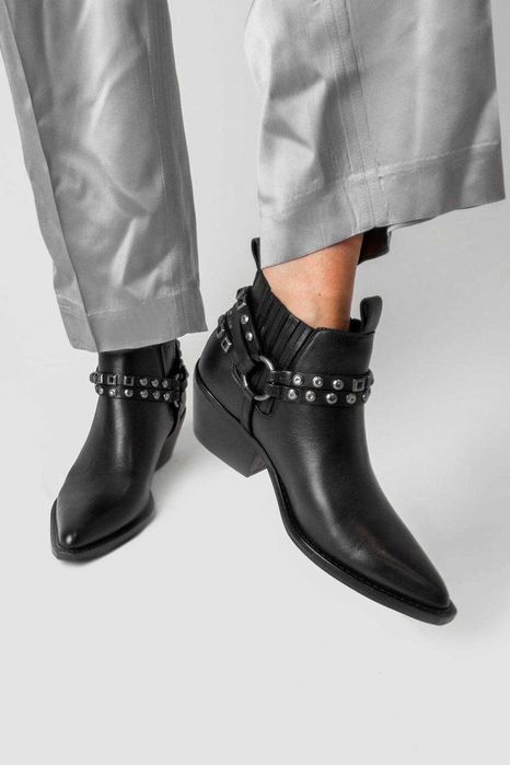 Bronx оригинални нови кожени боти