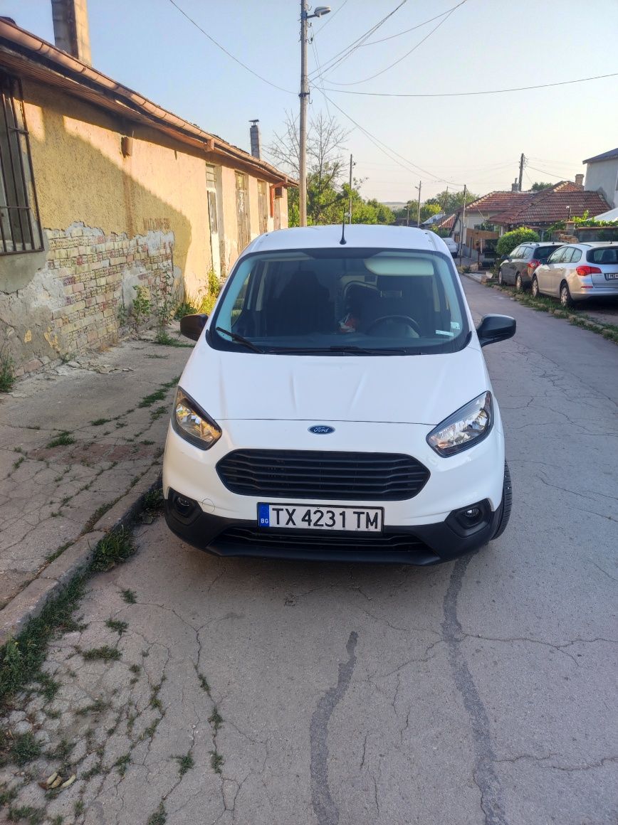 Продавам Форд транзит куриер 2019г.Бензин.