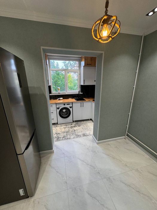 Просторная 1 комнатная с хай-тек ремонтом/с мебелью и техникой