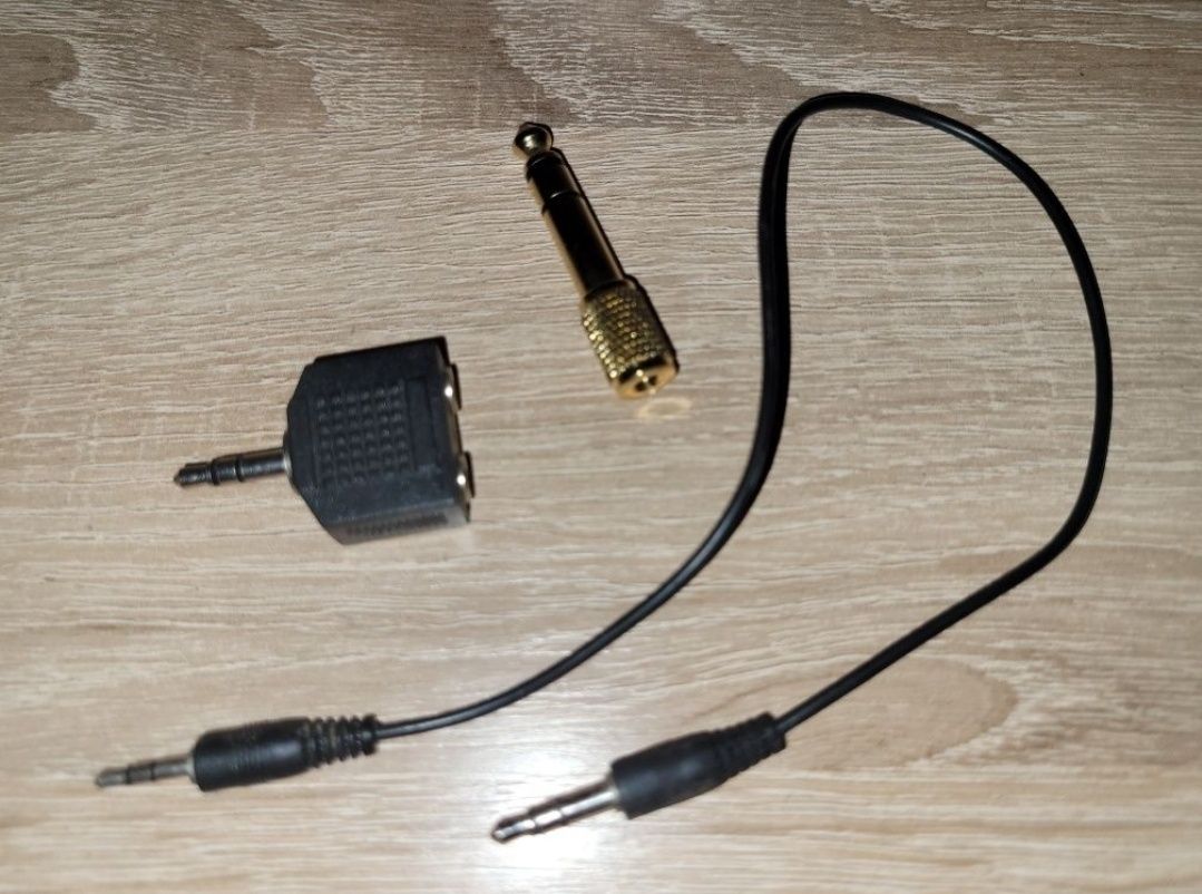 Vând set cabluri și adaptor audio