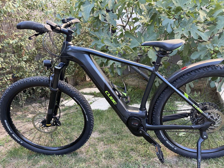 Bicicleta electrica CUBE Reaction