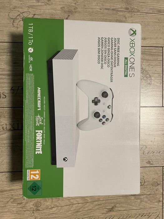 Конзола Xbox One S 1 TB +слушалки Logitech,зарядна станция и контролер