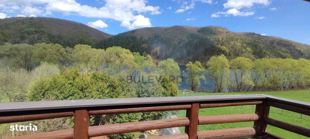 Cabana si teren 1000 mp cu iesire la lac!