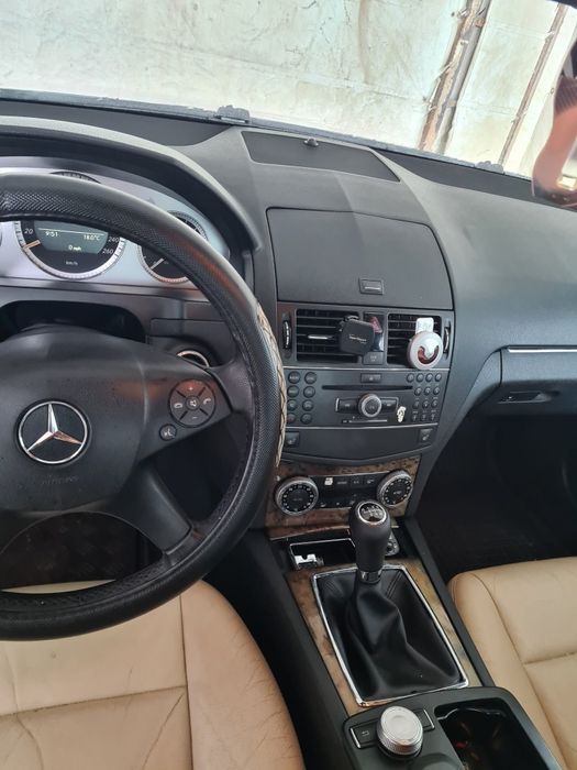 Vând Mercedes c 220