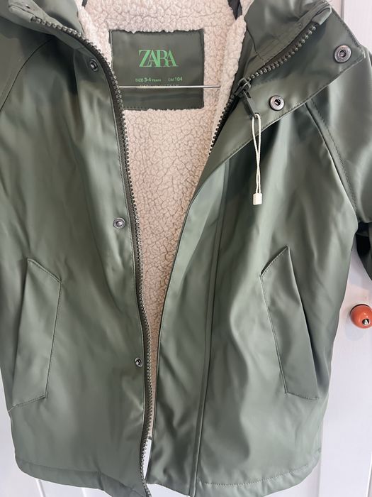 Geaca Zara impermeabila 3 / 4 ani - marimea  104