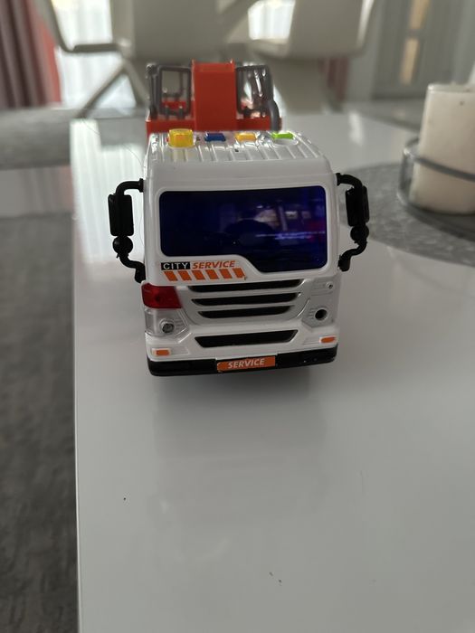 Camion cu macara