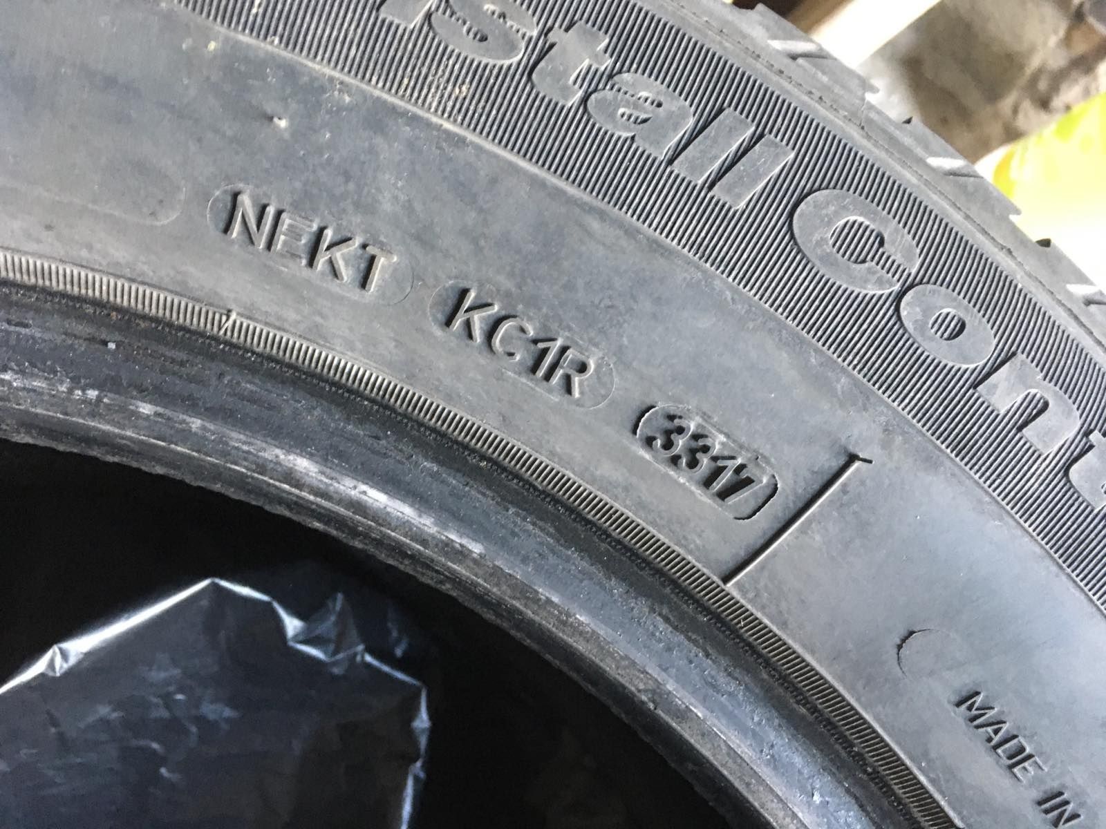 Продавам 2 бр. зимни гуми Fulda Kristall Control SUV 215/60 R17 96H ,