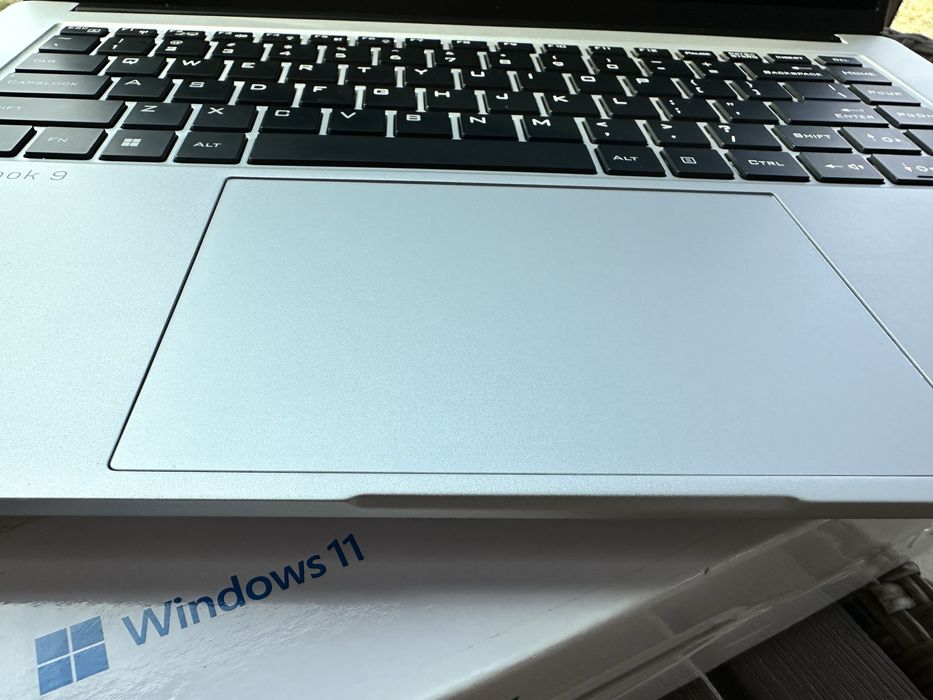 Laptop Tesla TeslaBook 9 cu procesor Intel® Core™ i7-12700H
