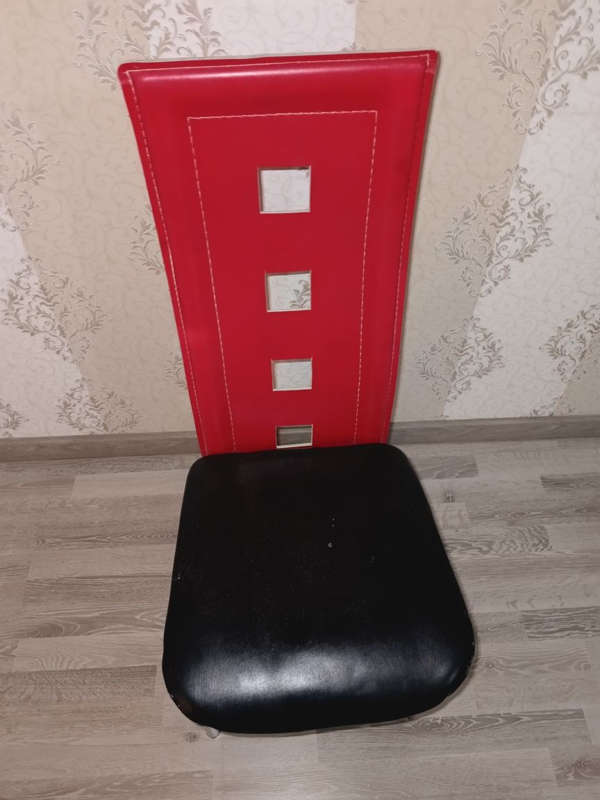 Продаются б/у стулья в хорошем качесте . 6 шт.