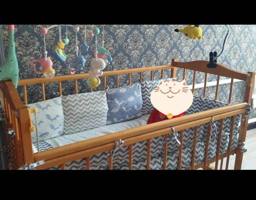 Кровать из натурального дерева