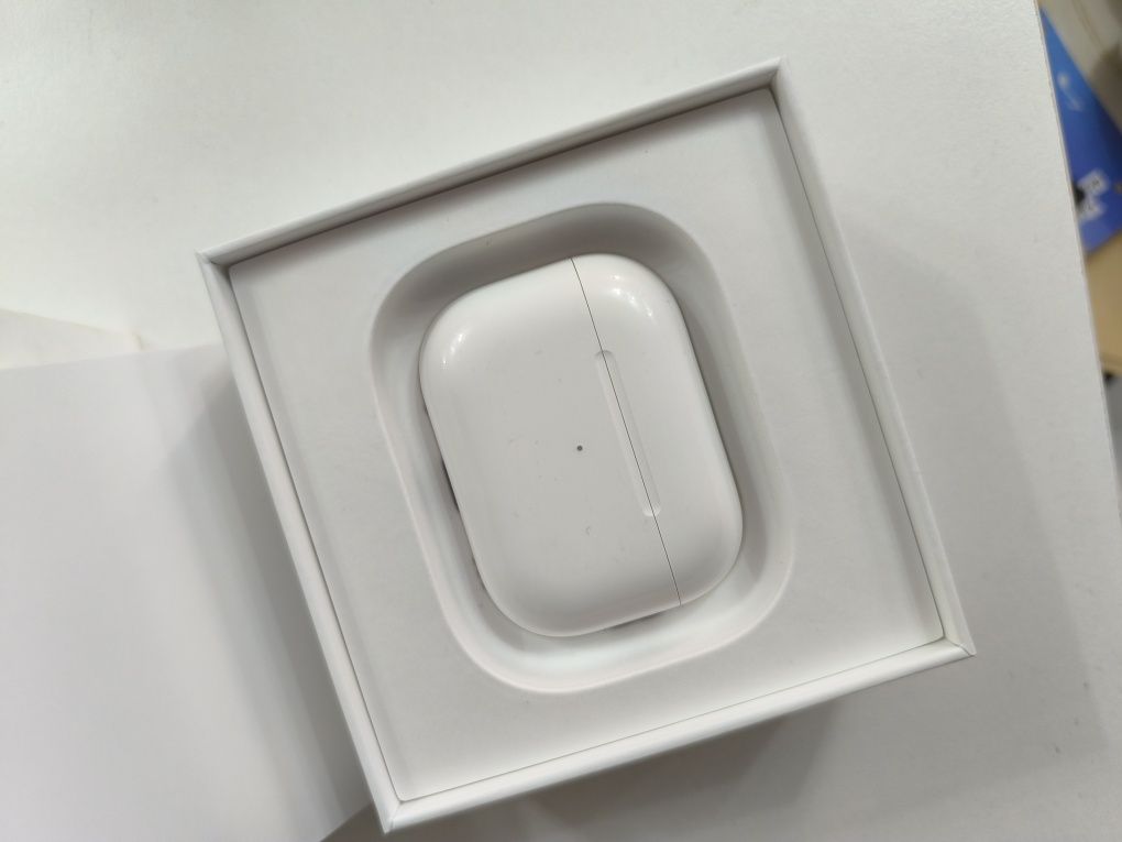 Продаю оригинальный кейс от AirPods Pro 2
Состояние отличное, заряд де