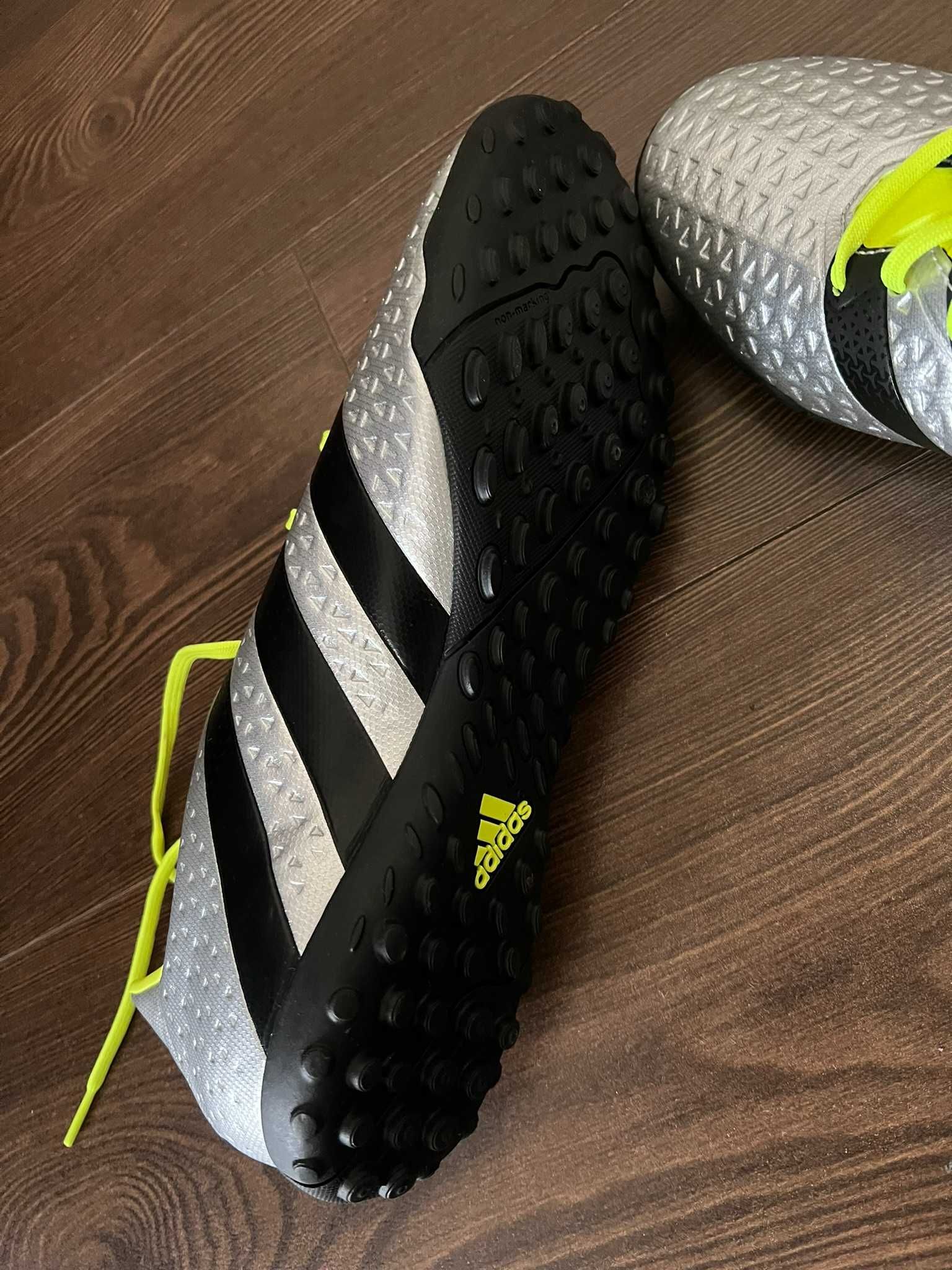 Маратонки Adidas 16.4