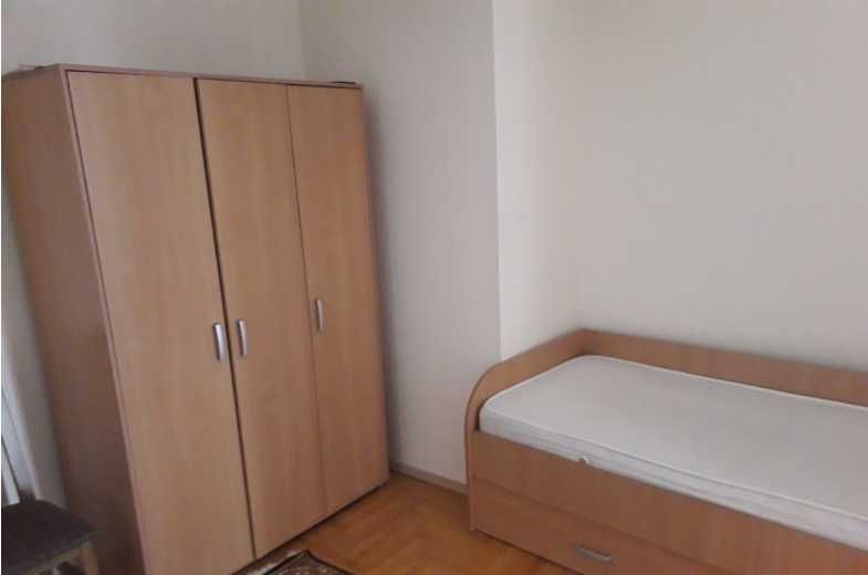 Дава се под наем Тристаен апартамент в Бургас, Изгрев - 85 кв.м за 270.3 € - Снимка #2