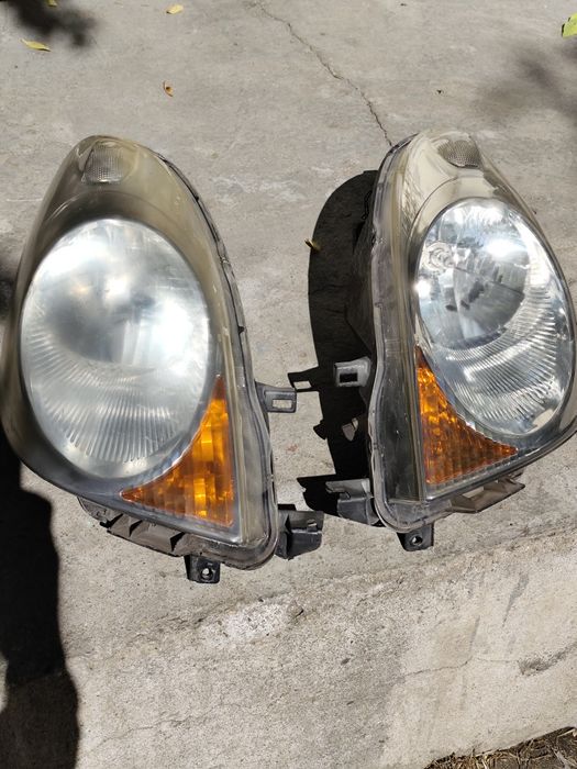 Фарове за nissan Нютон 2004 година