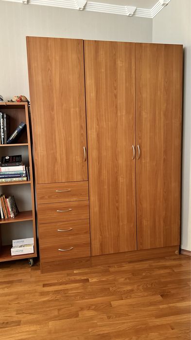 Срочно. Шкаф. Самовывоз