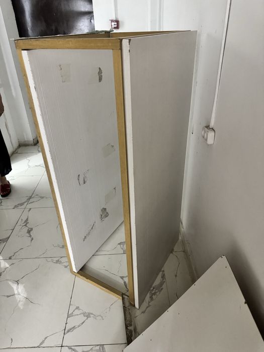 Продам журнальный стол с металлической стойкой