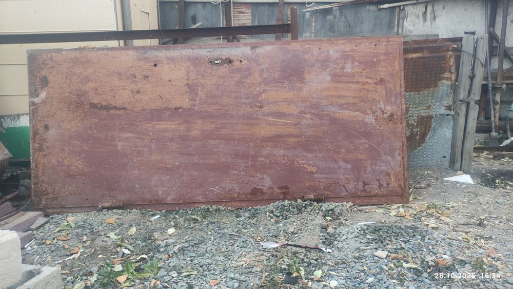 Дверь стальная с рамой