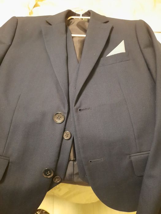 Костюм для мальчика и белая рубашка