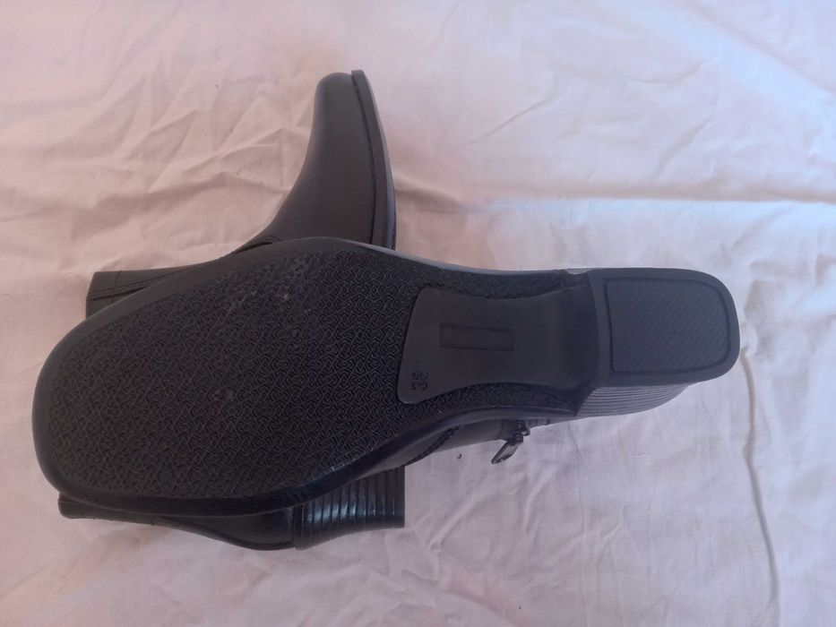 Обувки естествена кожа чисто нови