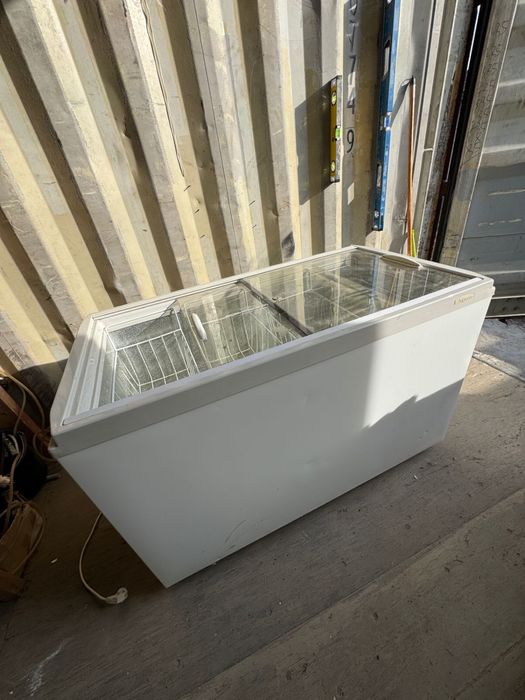 Продам витринный морозильник