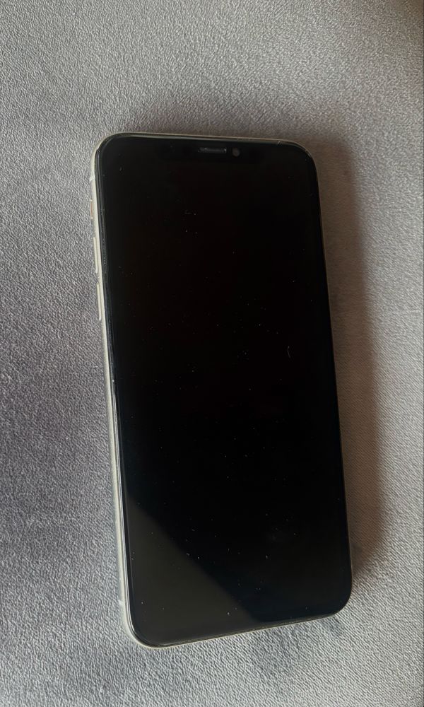 Iphone X silver, 64 GB + оригинален калъф на Mobilfox