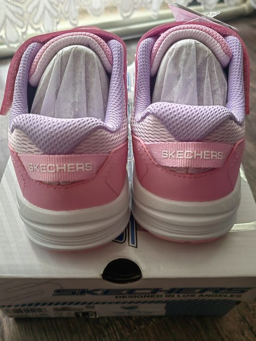 Skechers детски нови маратонки

Леки, удобни и създадени за активн