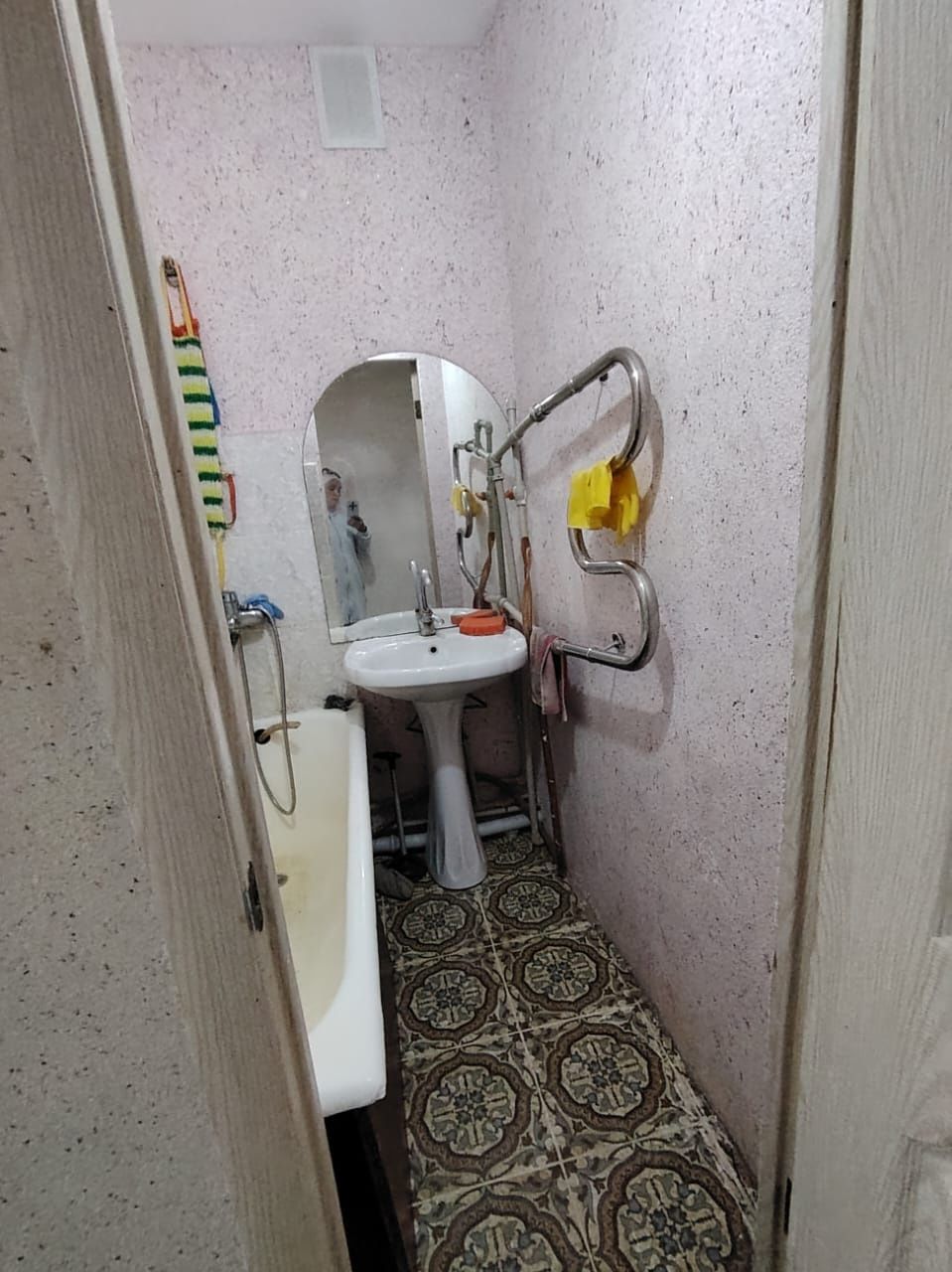Кв Мкр Шугыла 8дом. 1 комнатный.