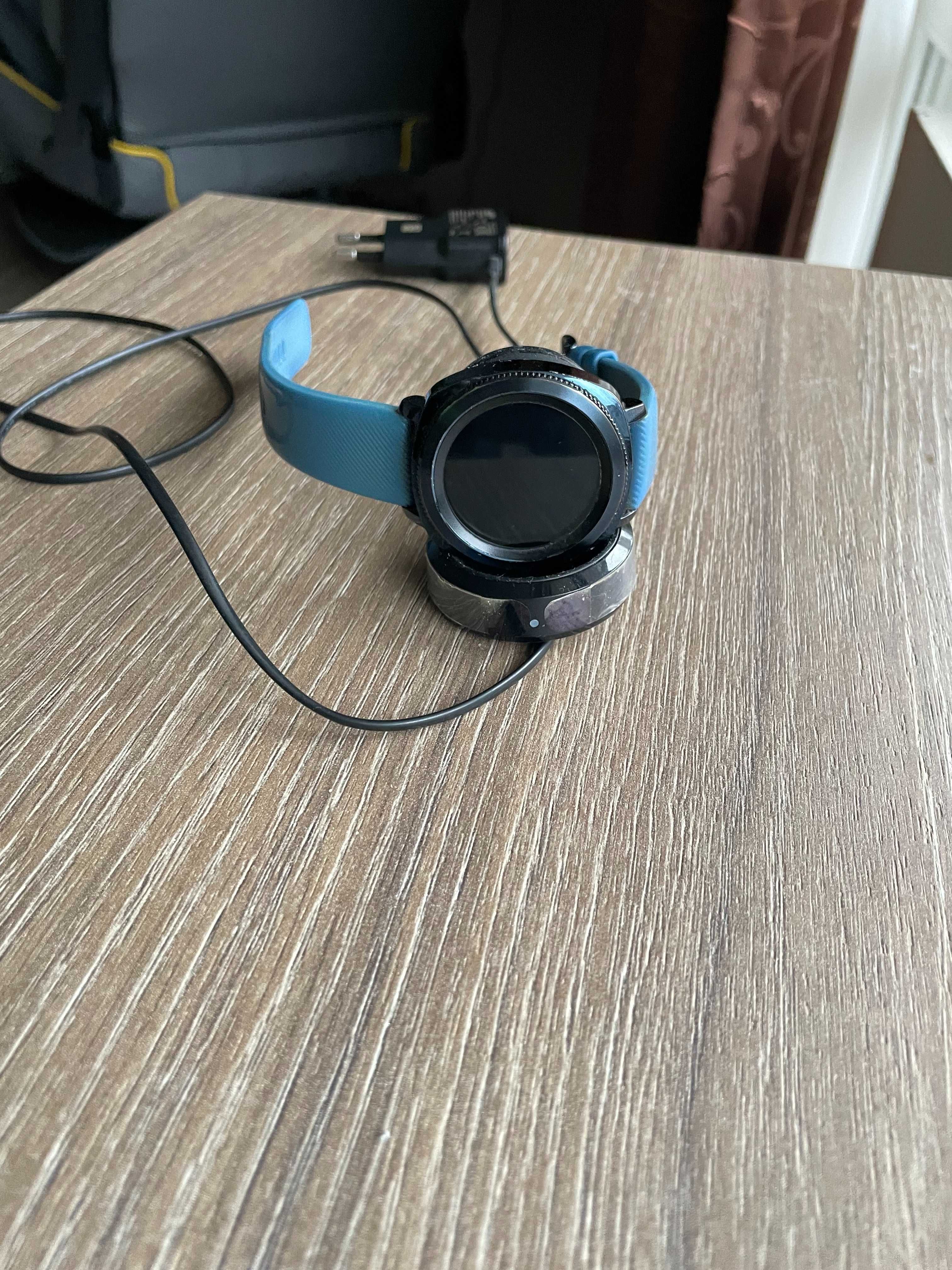 Смарт часовник Samsung Gear Sport 937C (SM