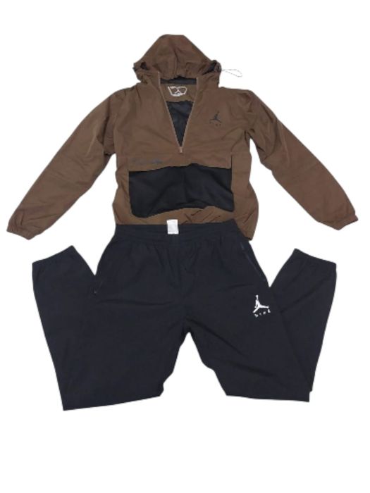 Продам спортивный костюм Nike