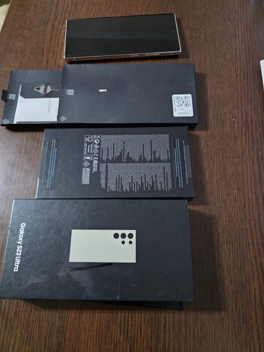 Vand samsung s23 ultra 512mb culoarea bej.