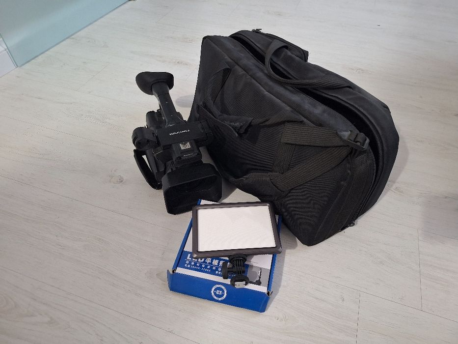Vand camera video profesionala Sony NX100 stare impecabila ca noua