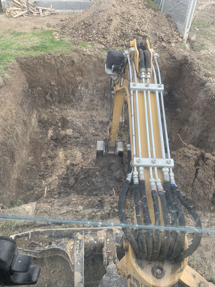 Inchiriez miniexcavator,montaj fosa,sapat,nivelat,canalizari,etc,