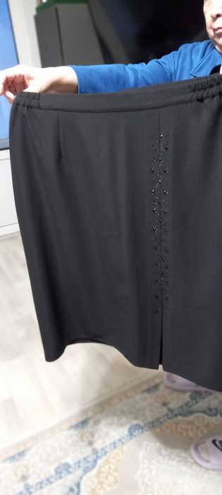 Отдам даром юбку черную прямую, размер 52-54