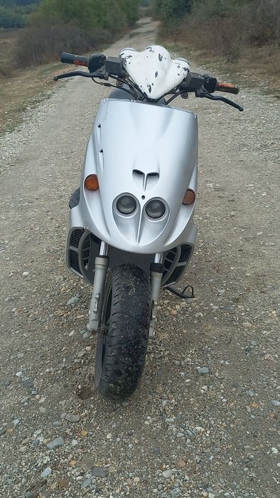 Vând scuter malaguti f12