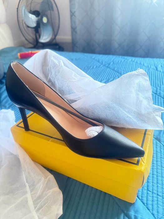 Продам туфли новые абсолютно