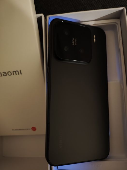 Чисто нов  Xiaomi 15  16RAM/512GB 5G Black глобална верс
