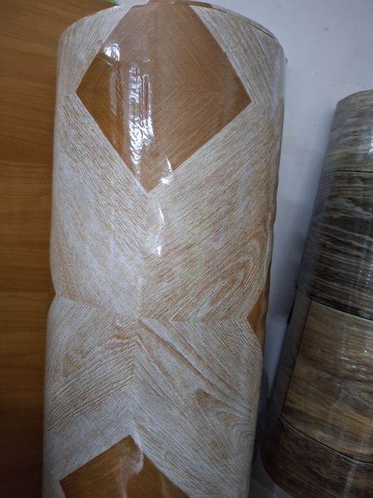 Linoleu 2m lat x 20 m lung,  1.20 mm gros. 530 lei rola