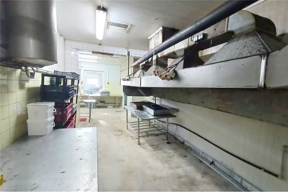 Продава се Промишлена сграда в Русе, Промишлена зона - Запад - 2245 кв.м за 153 €/кв.м - Снимка #11