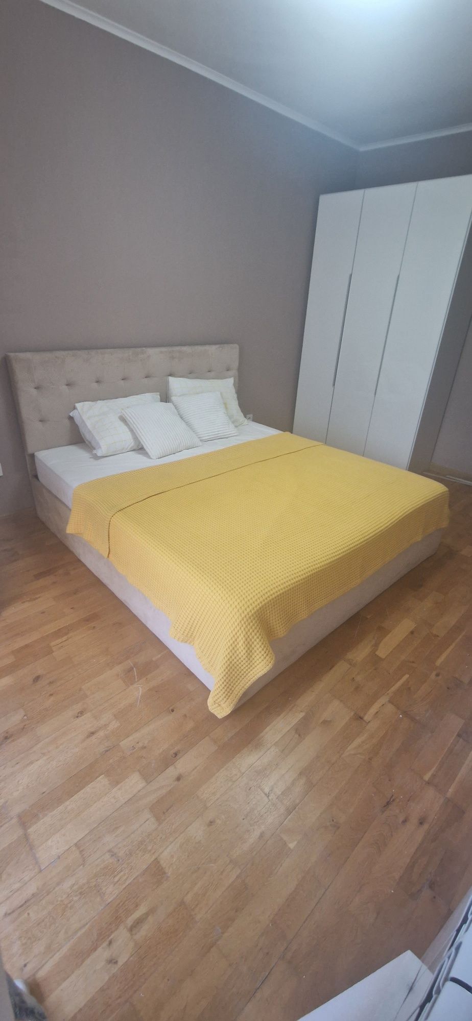 Тапицирана спална 180/200 с матрак Magniflex Silvercare и механизъм