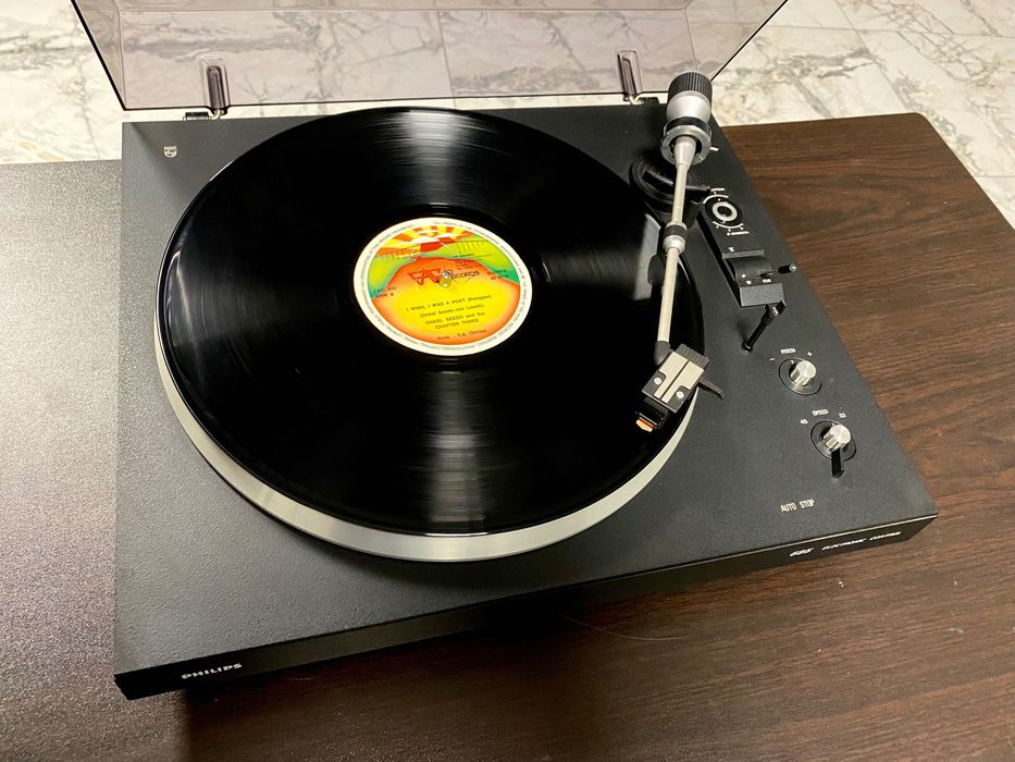 Отличен грамофон Philips