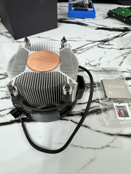 AMD Ryzen 5 + Cooler