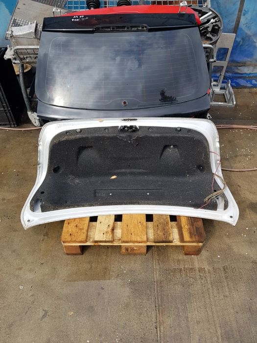 Capota portbagaj BMW F30 argintiu.