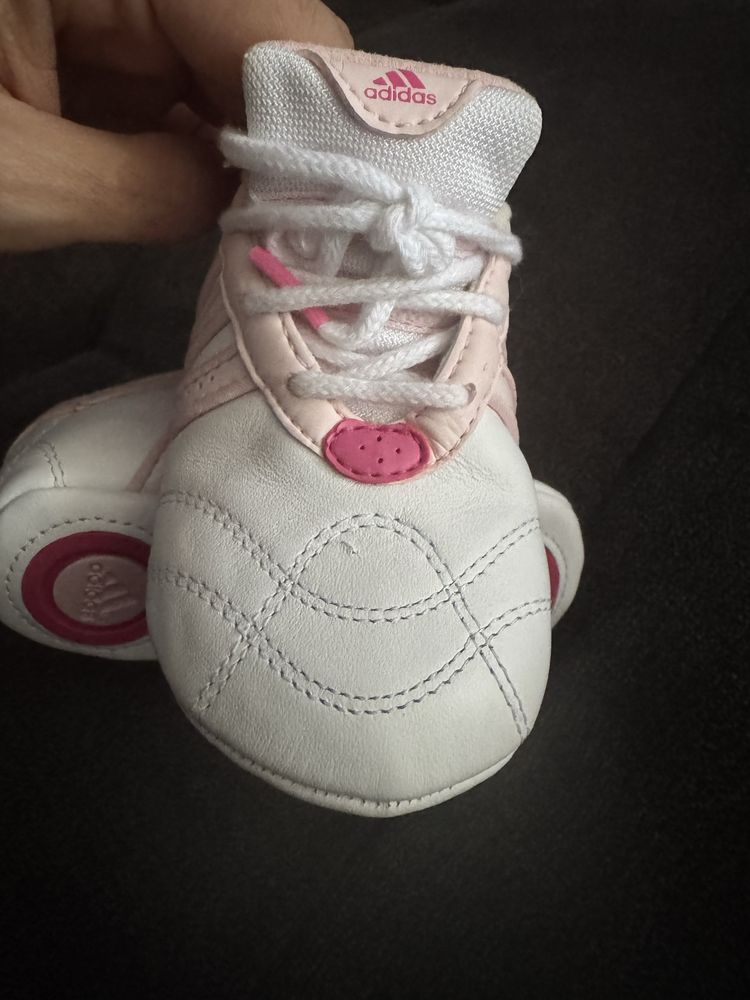 Бебешки буйки нови Adidas
